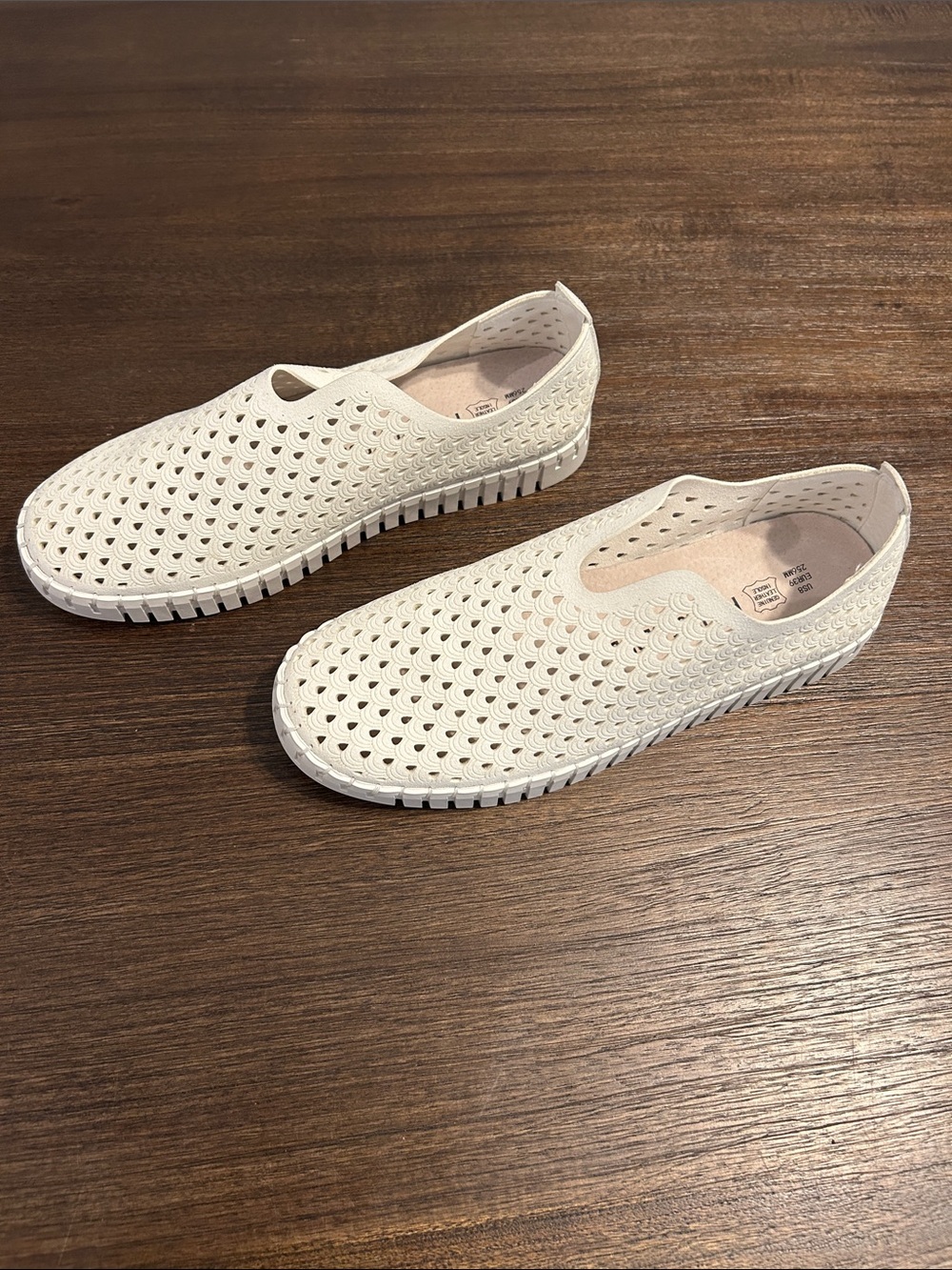 Project cloud memory foam women’s SZ 8 Slip-On Perforated Casual Shoes in Cream. - Picture 7 of 11